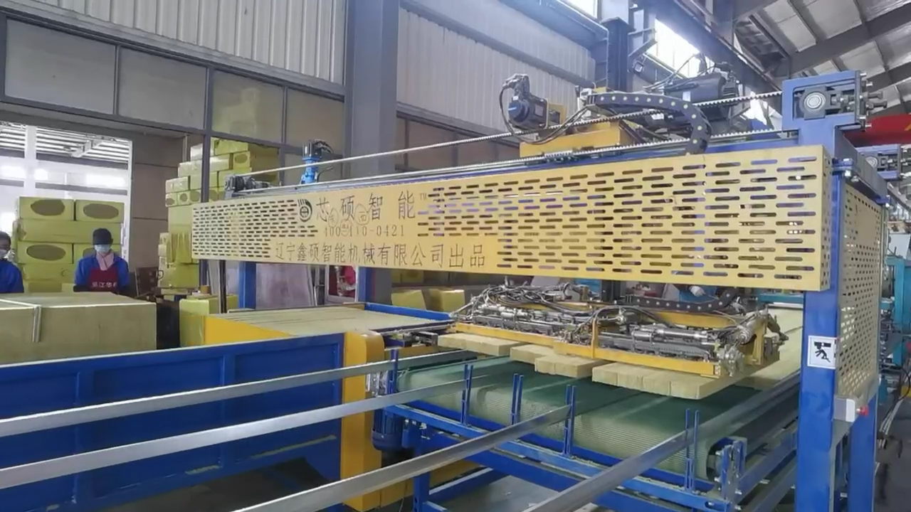 Truss rock wool loading machine